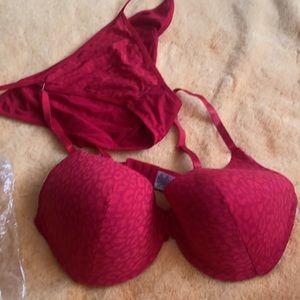 T-shirt bra with matching bikini bottoms